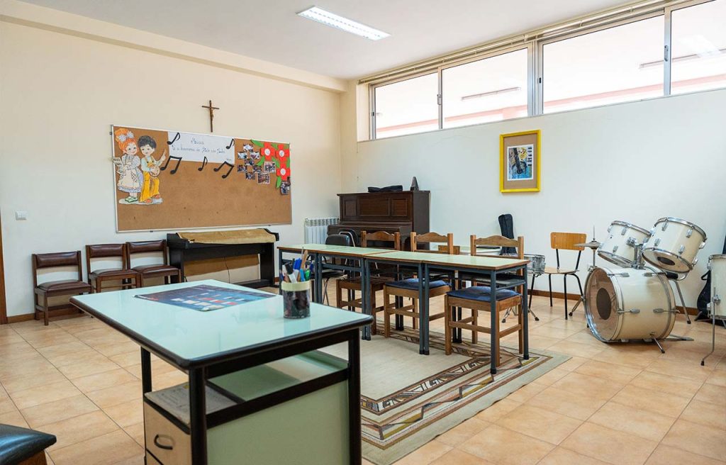 sala-educacao-musical-externato-santa-joana