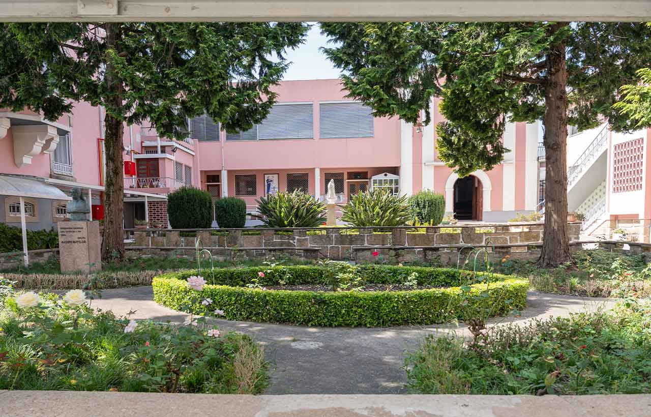 externato-santa-joana-ermesinde-espacos-alunos-jardim