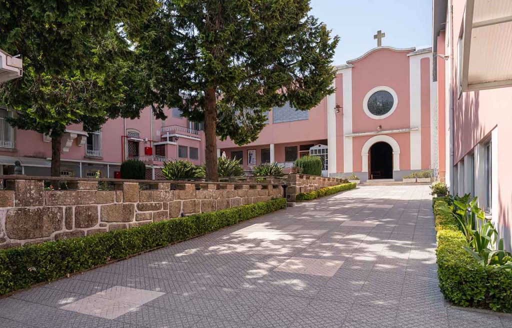 externato-santa-joana-ermesinde-espacos-alunos-jardim
