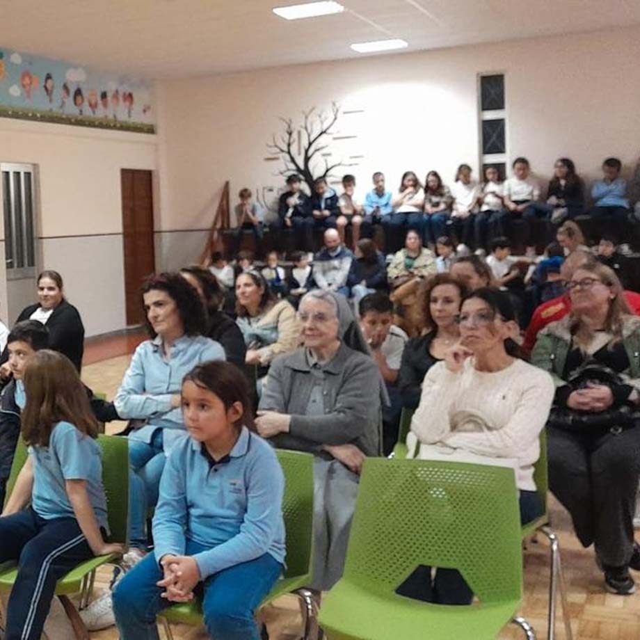 Pequenas-cancoes-Grandes-Coracoes-externato-santa-joana